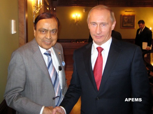 The Union Minister for Petroleum and Natural Gas, Shri Murli Deora meeting the Prime Minister of Russia, Mr. Vladimir Putin, at Moscow on November 05, 2008.