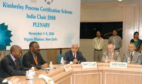 The Special Secretary, Department of Commerce, Shri Rahul Khullar briefing on the concluding session of the 4-day Session of Kimberley Process Certification Scheme (KPCS) Meeting, in New Delhi on November 06, 2008.